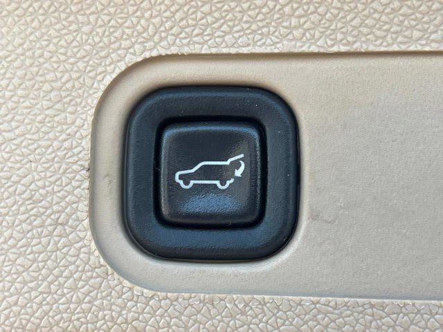 Photo of 2012 White Diamond Tricoat Cadillac Escalade