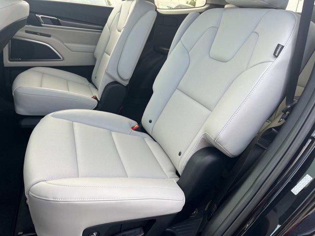 Photo of 2025 Ebony Black Kia Telluride