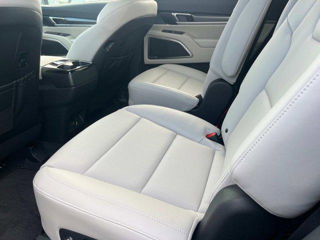 Photo of 2025 Ebony Black Kia Telluride