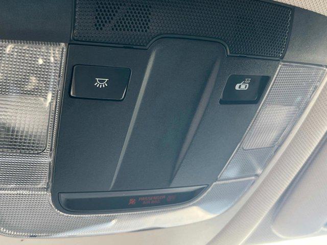 Photo of 2023 Glacial White Pearl Kia Sorento