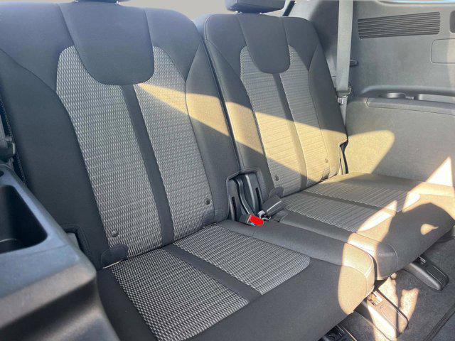 Photo of 2023 Glacial White Pearl Kia Sorento