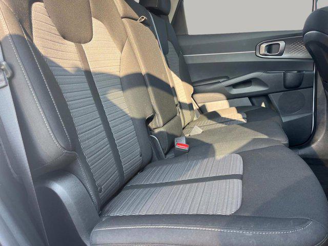 Photo of 2023 Glacial White Pearl Kia Sorento