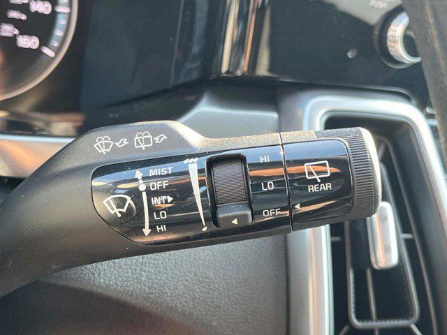 Photo of 2023 Glacial White Pearl Kia Sorento