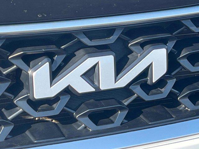 Photo of 2023 Glacial White Pearl Kia Sorento