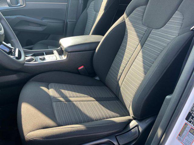 Photo of 2023 Glacial White Pearl Kia Sorento