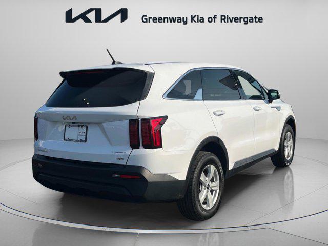 Photo of 2023 Glacial White Pearl Kia Sorento