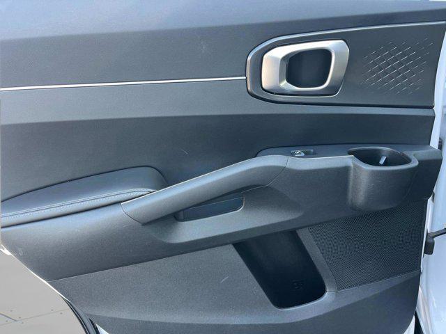 Photo of 2023 Glacial White Pearl Kia Sorento