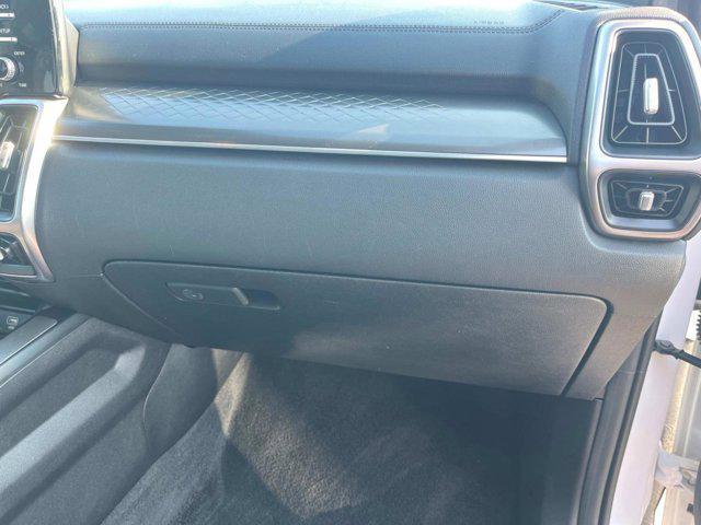 Photo of 2023 Glacial White Pearl Kia Sorento