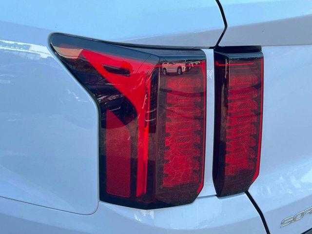 Photo of 2023 Glacial White Pearl Kia Sorento
