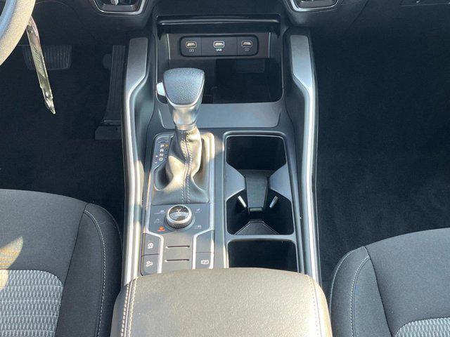 Photo of 2023 Glacial White Pearl Kia Sorento