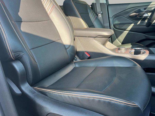 Photo of 2023 Summit White GMC Terrain