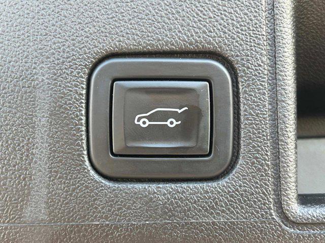 Photo of 2023 Summit White GMC Terrain