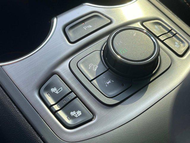 Photo of 2023 Summit White GMC Terrain