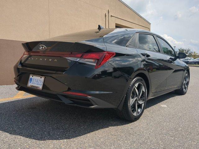 Photo of 2023 Onyx Black Hyundai ELANTRA