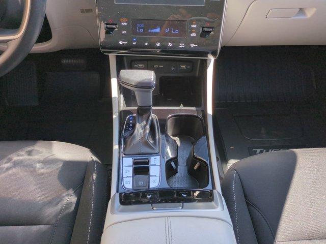 Photo of 2024 White Pearl Hyundai TUCSON