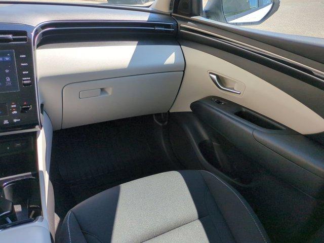 Photo of 2024 White Pearl Hyundai TUCSON