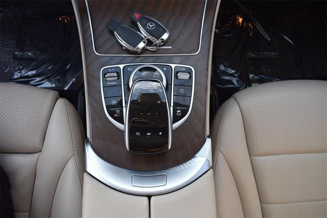 Photo of 2019 Polar White Mercedes-Benz GLC 350e