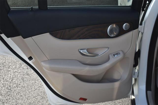 Photo of 2019 Polar White Mercedes-Benz GLC 350e