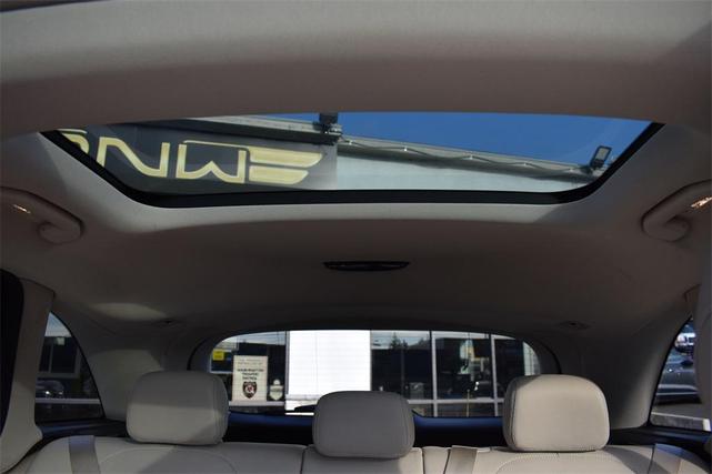 Photo of 2019 Polar White Mercedes-Benz GLC 350e