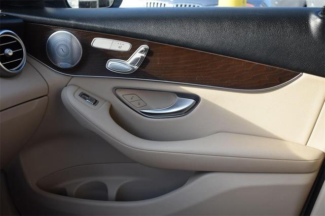 Photo of 2019 Polar White Mercedes-Benz GLC 350e