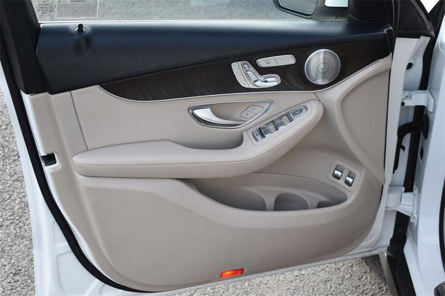 Photo of 2019 Polar White Mercedes-Benz GLC 350e