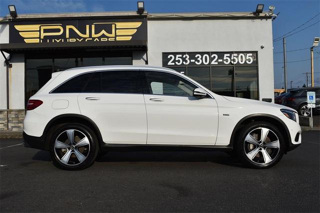 Photo of 2019 Polar White Mercedes-Benz GLC 350e