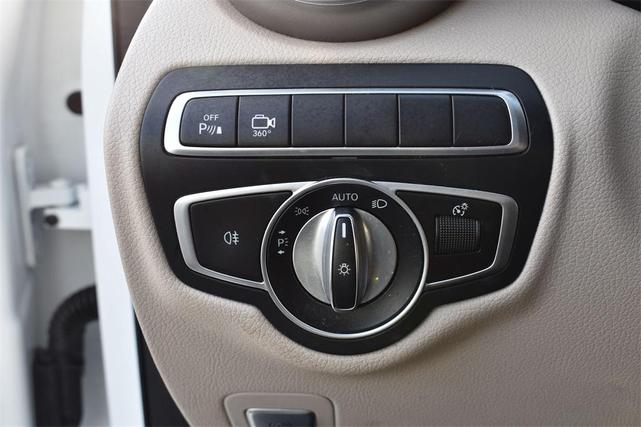 Photo of 2019 Polar White Mercedes-Benz GLC 350e