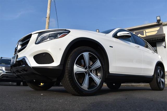 Photo of 2019 Polar White Mercedes-Benz GLC 350e
