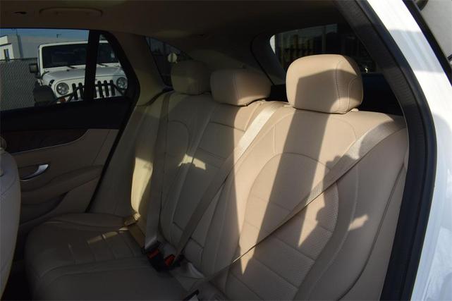 Photo of 2019 Polar White Mercedes-Benz GLC 350e