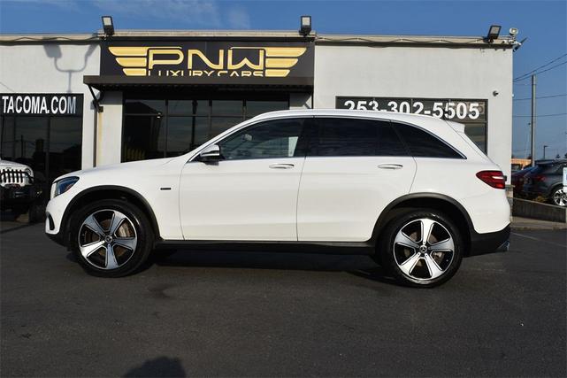 Photo of 2019 Polar White Mercedes-Benz GLC 350e