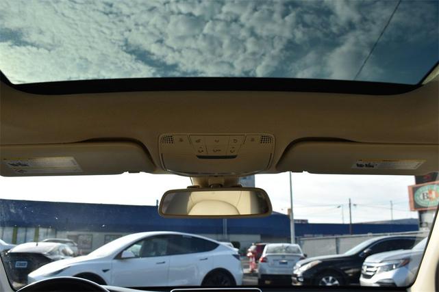 Photo of 2019 Polar White Mercedes-Benz GLC 350e
