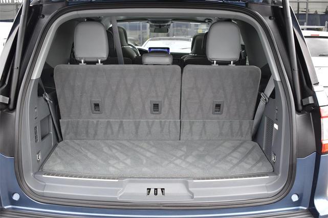 Photo of 2020 Blue Diamond Lincoln Navigator