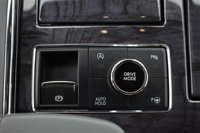 Photo of 2020 Blue Diamond Lincoln Navigator