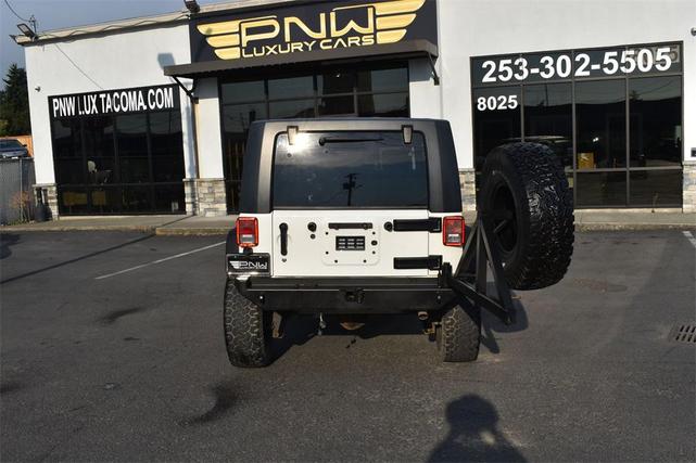 Photo of 2010 Stone White Clearcoat Jeep Wrangler Unlimited
