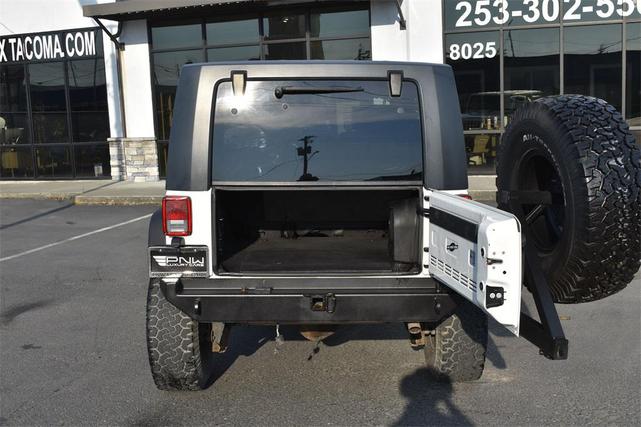 Photo of 2010 Stone White Clearcoat Jeep Wrangler Unlimited