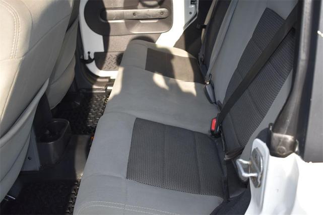 Photo of 2010 Stone White Clearcoat Jeep Wrangler Unlimited