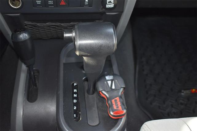 Photo of 2010 Stone White Clearcoat Jeep Wrangler Unlimited