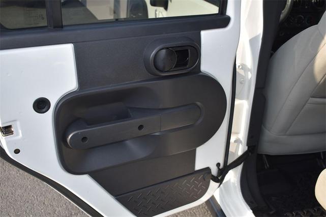 Photo of 2010 Stone White Clearcoat Jeep Wrangler Unlimited