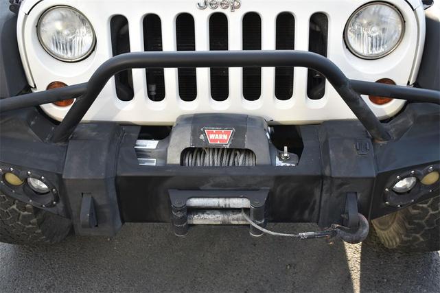 Photo of 2010 Stone White Clearcoat Jeep Wrangler Unlimited