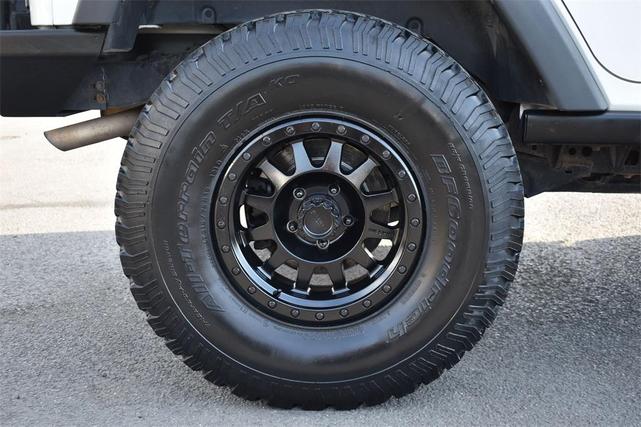 Photo of 2010 Stone White Clearcoat Jeep Wrangler Unlimited