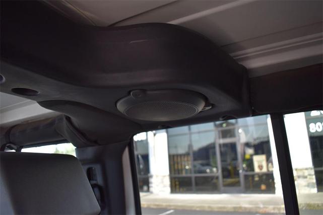 Photo of 2010 Stone White Clearcoat Jeep Wrangler Unlimited