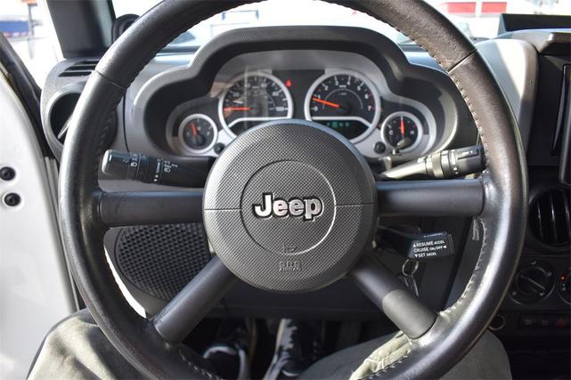 Photo of 2010 Stone White Clearcoat Jeep Wrangler Unlimited