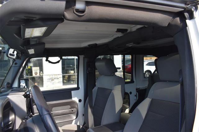 Photo of 2010 Stone White Clearcoat Jeep Wrangler Unlimited