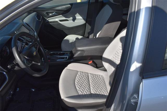 Photo of 2021 Silver Ice Metallic Chevrolet Equinox