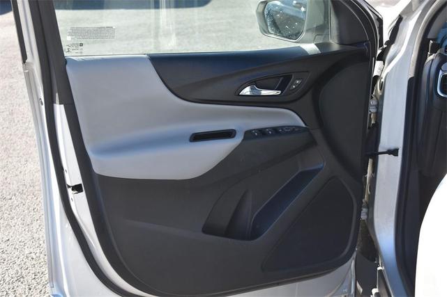 Photo of 2021 Silver Ice Metallic Chevrolet Equinox