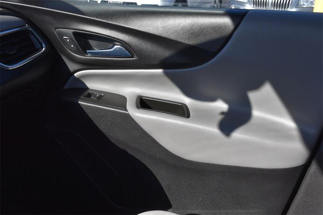 Photo of 2021 Silver Ice Metallic Chevrolet Equinox