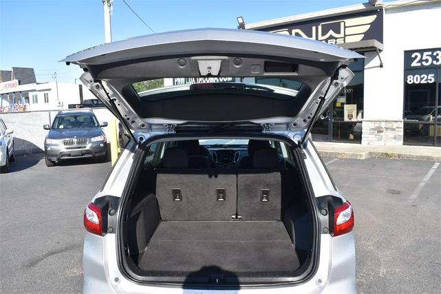 Photo of 2021 Silver Ice Metallic Chevrolet Equinox