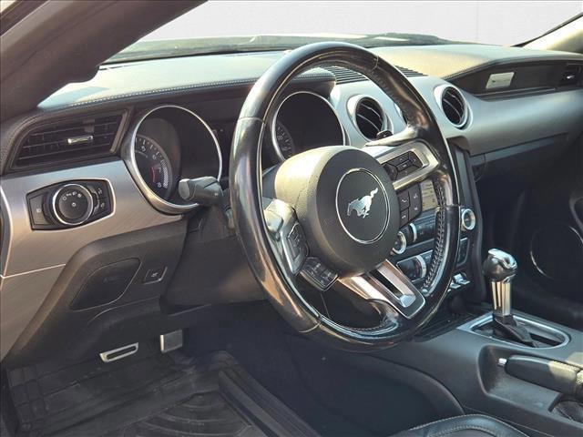 Photo of 2019 Oxford White Ford Mustang