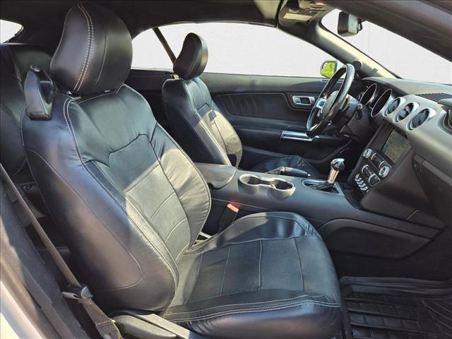 Photo of 2019 Oxford White Ford Mustang