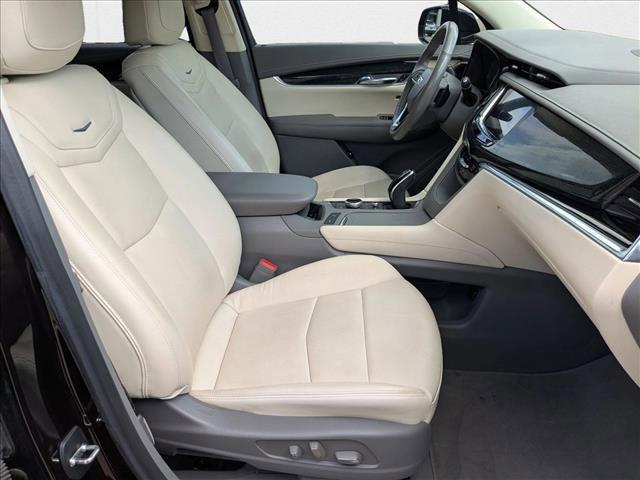 Photo of 2020 Garnet Metallic Cadillac XT6